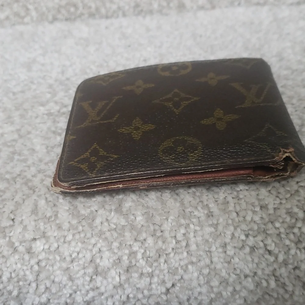 Louis Vuitton Monogram bifold wallet Authentic